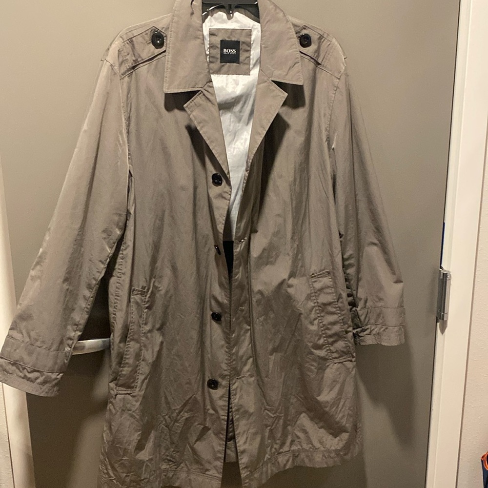 Men’s Hugo Boss Trench Coat size 40-regular. Sleeve at 33-in.